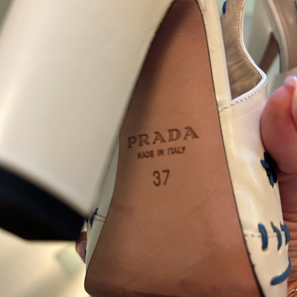 Prada ladies heels - Picture 4 of 4